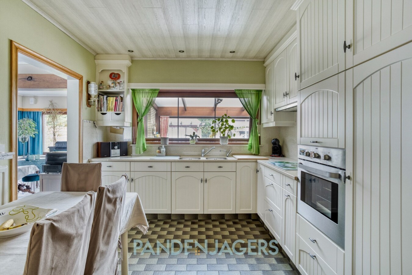 Ruime open bebouwing met groot bijgebouw te Duffel 