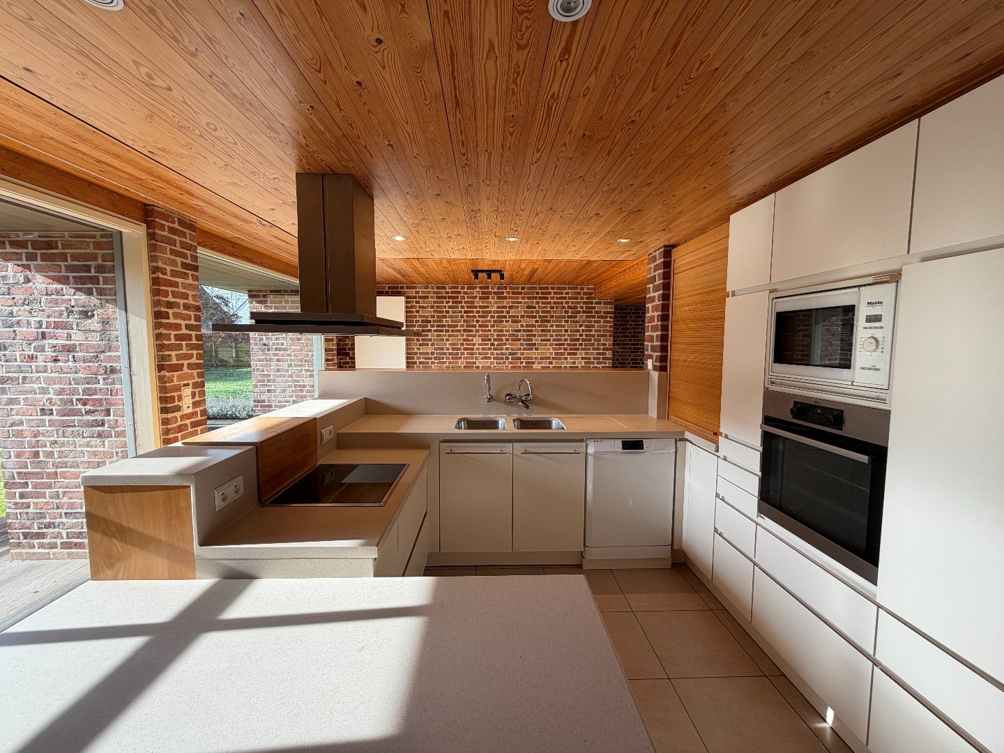 Ruime alleenstaande woning te huur met 3 slaapkamers, garage en tuin – Olmenlaan 99, Zulte 