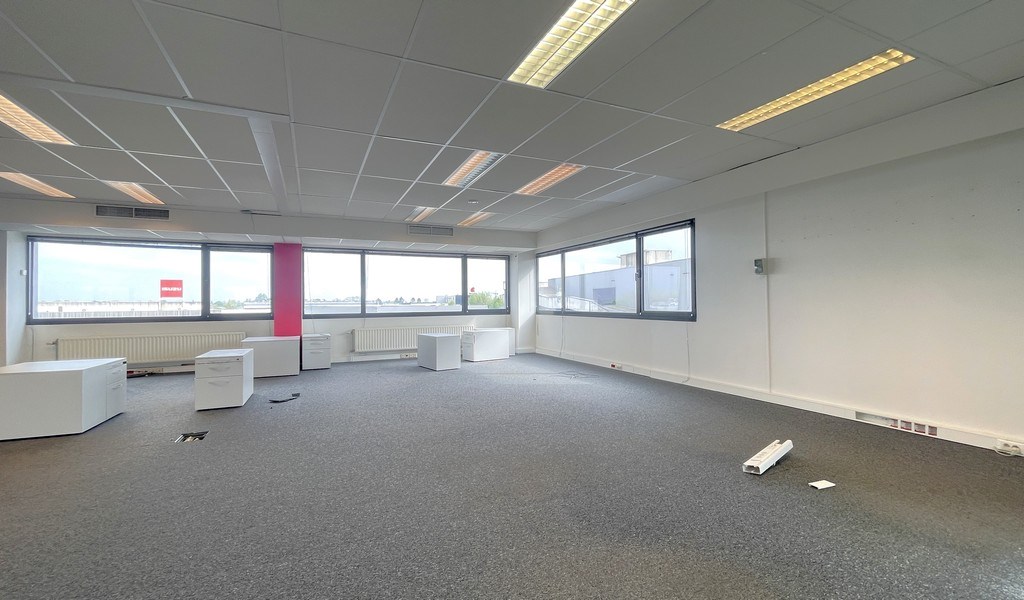 Ingedeelde kantoorruimte te huur in Aartselaar