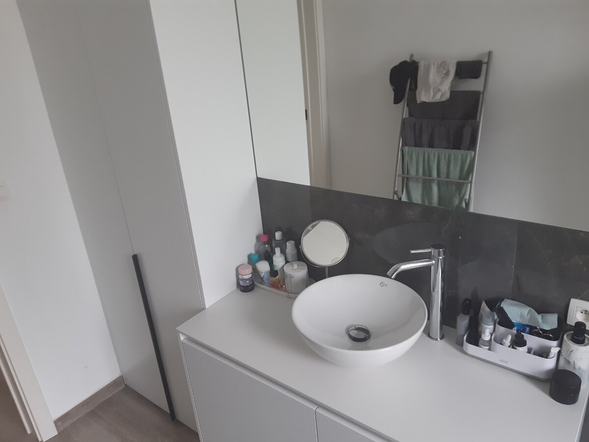 Praktisch 2 slpk-appartement met terras. 