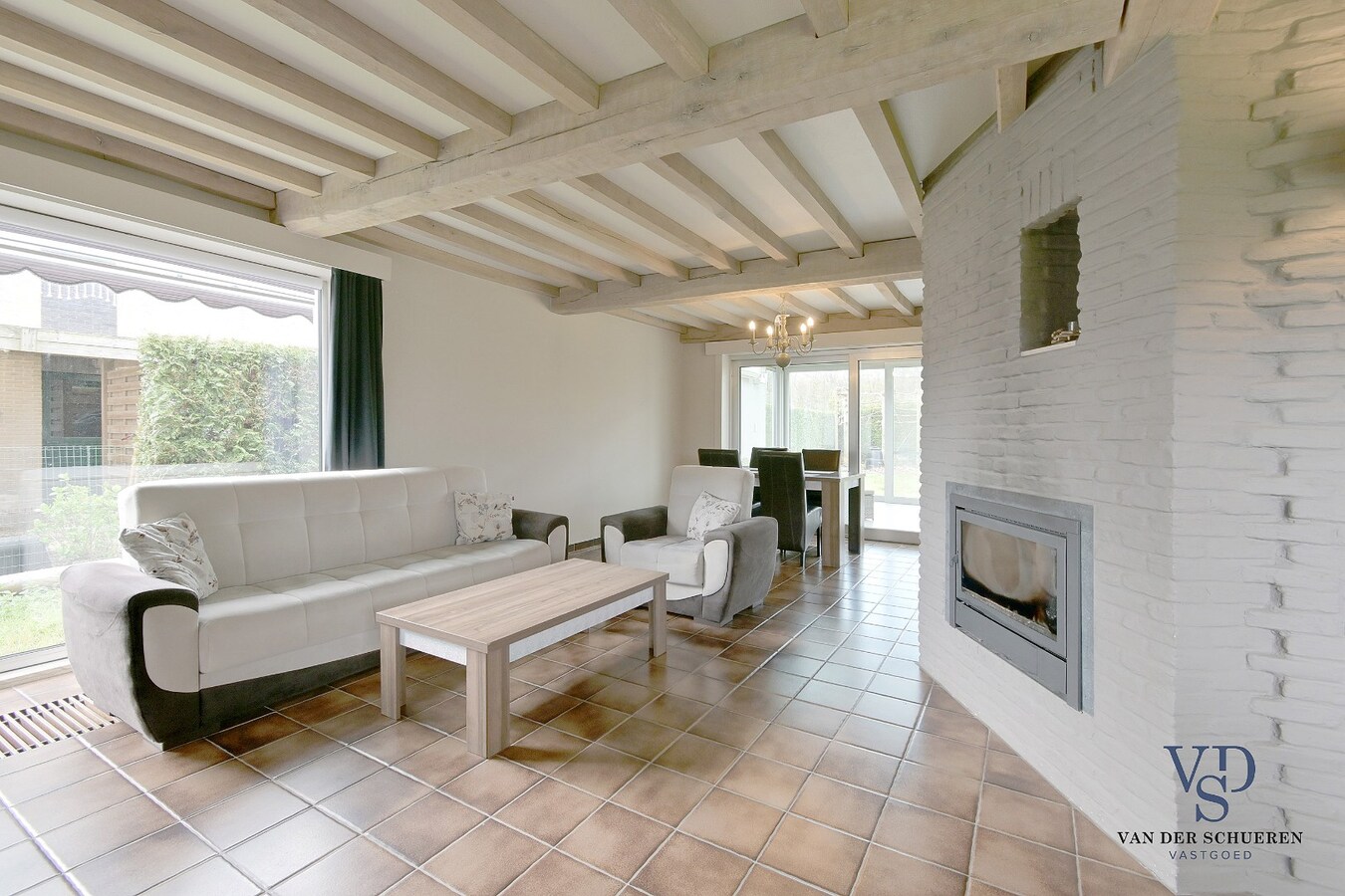 Tijdloze villa in residentiële wijk te Nazareth. 