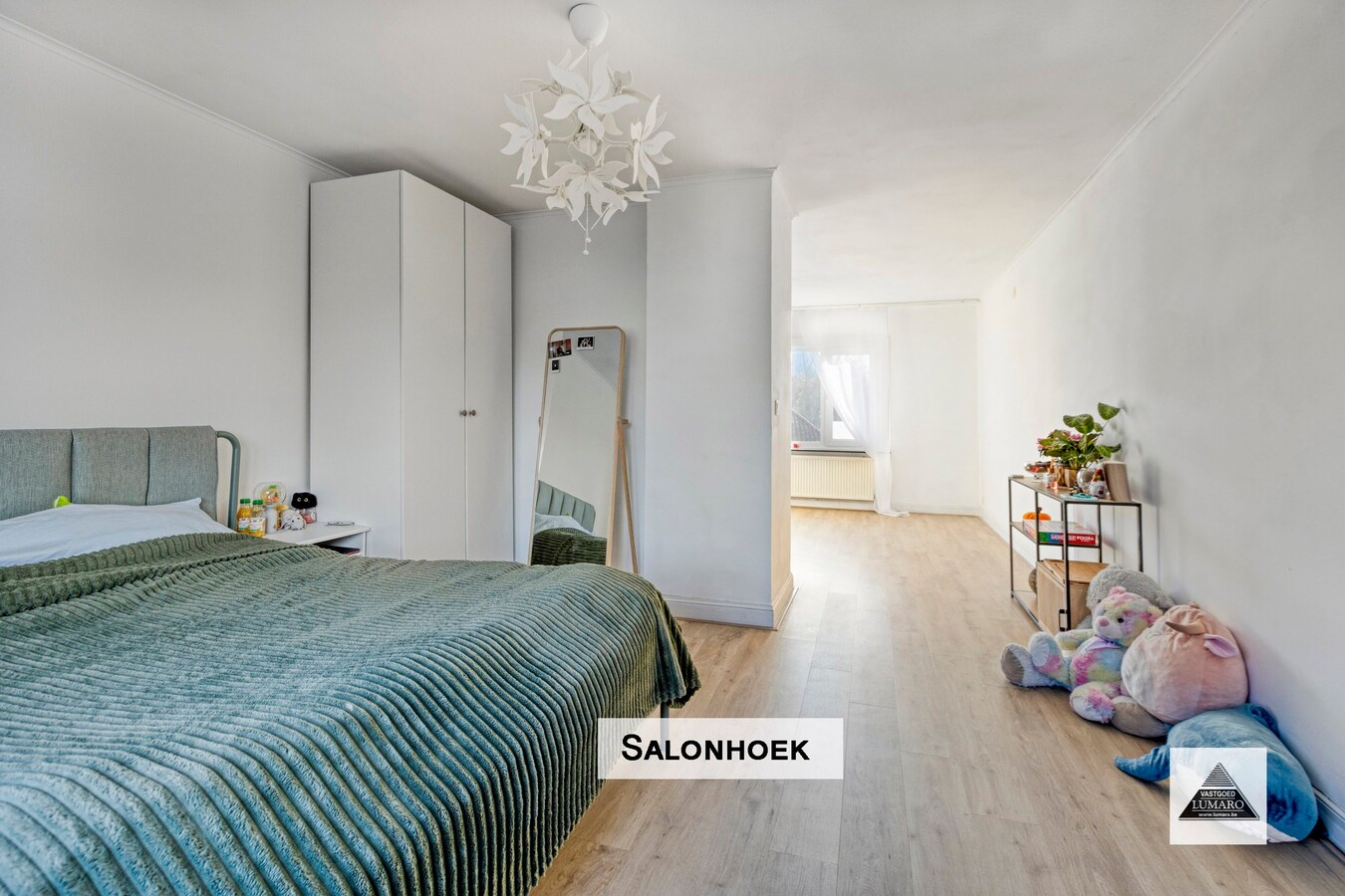 Vernieuwd duplex app. met 3 slaapkamers, terras, parking 