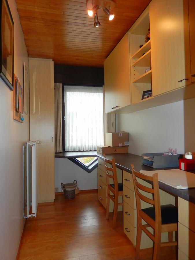 Woning met polyvalente handelsruimte te Jabbeke 