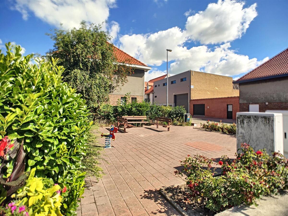 Te moderniseren woning op aangename ligging - Heist 