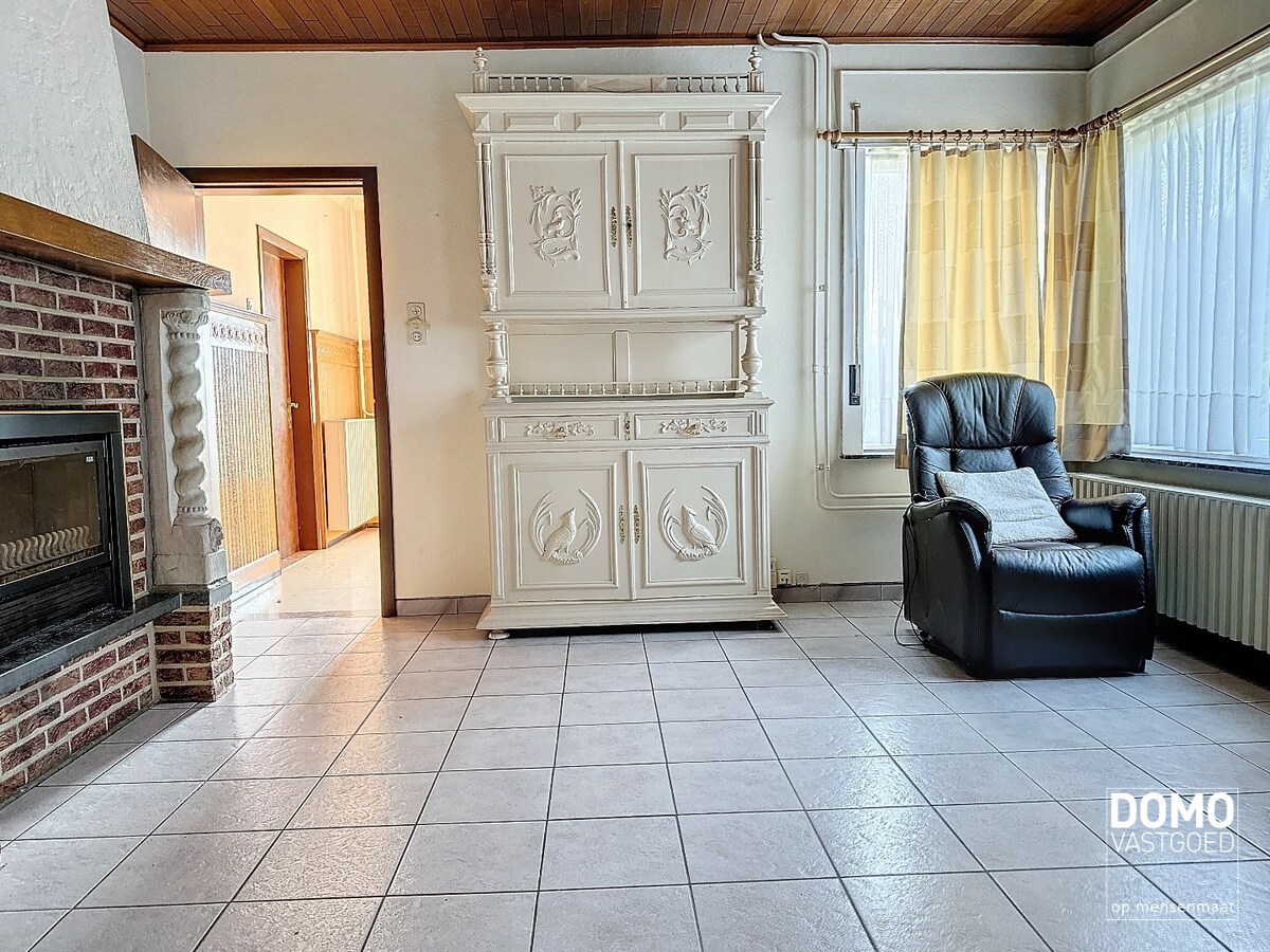 Ruime open bebouwing met tuin gelegen te Kermt. 