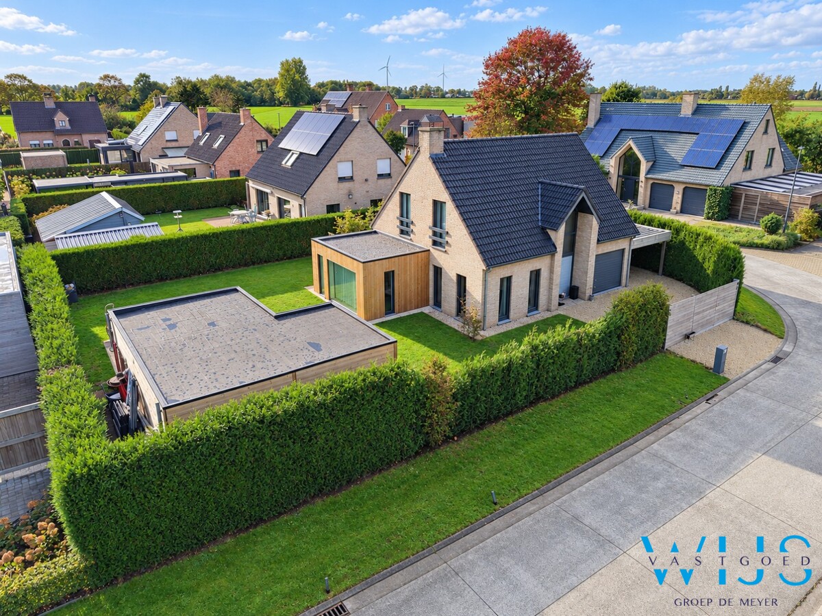 Instapklare open bebouwing met vier slaapkamers op een zonnig hoekperceel in Assenede! 
