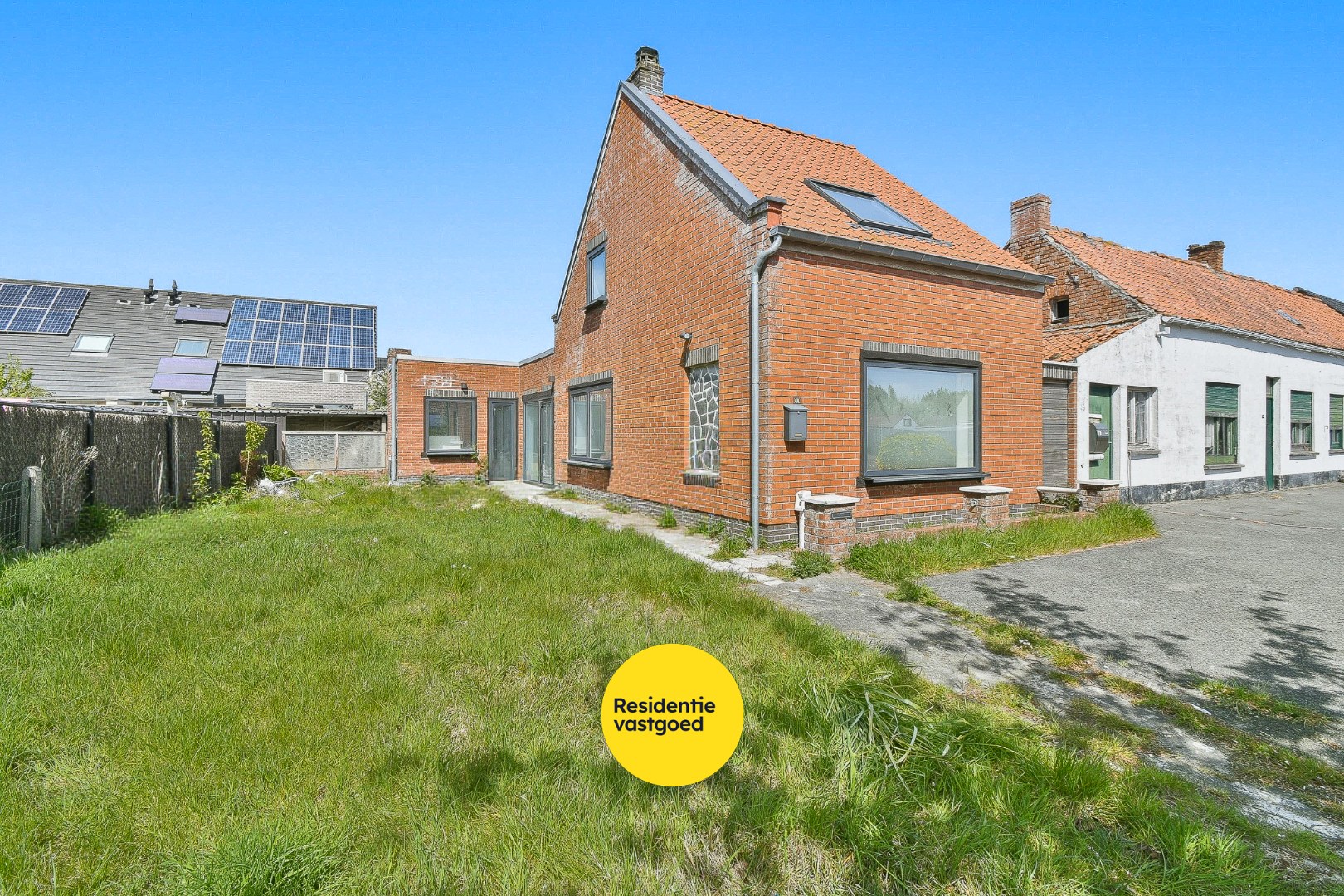 Woning met reeds aangevatte renovatie en veel potentieel 