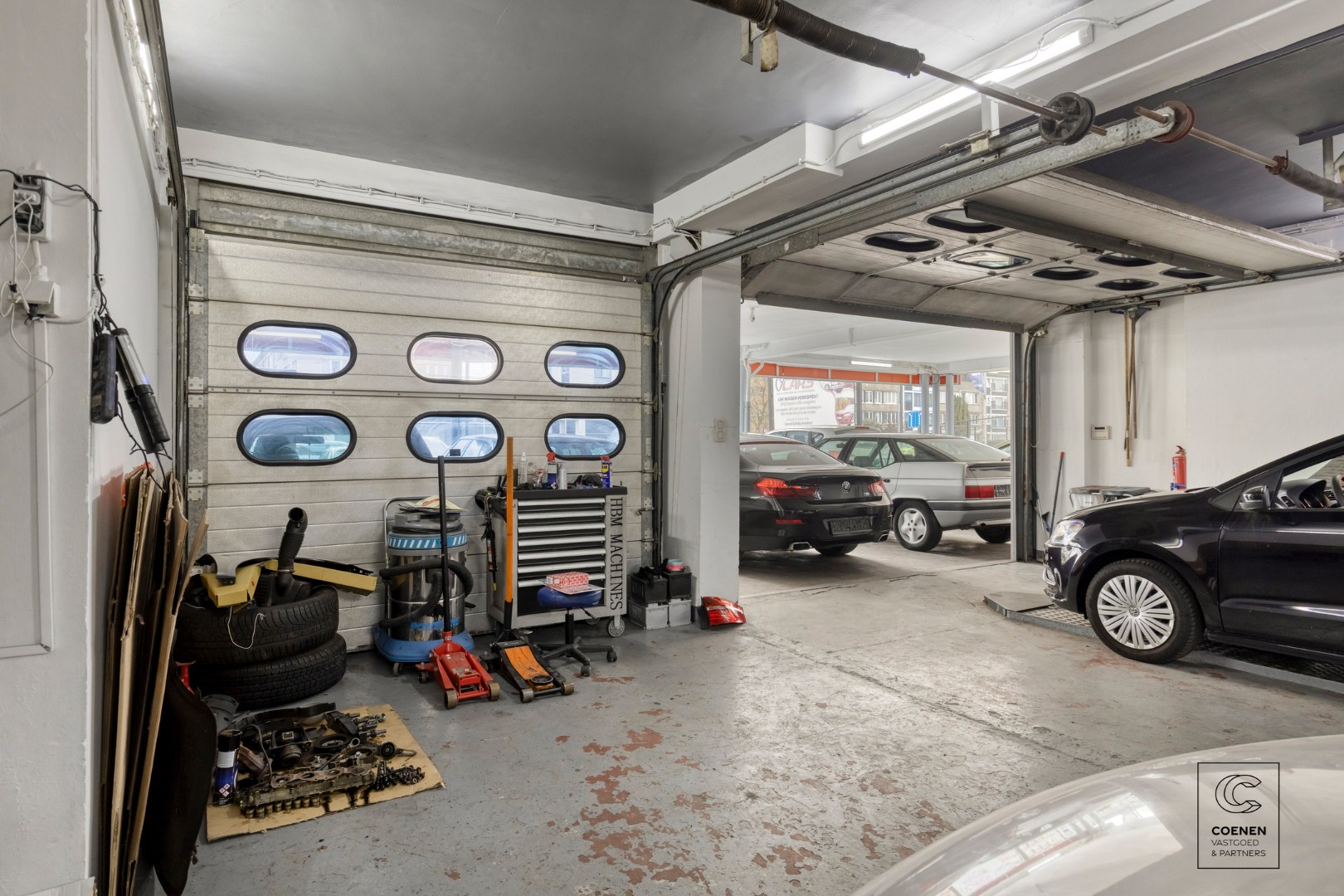 Commercieel pand/autogarage op een uitstekende locatie te Deurne! 