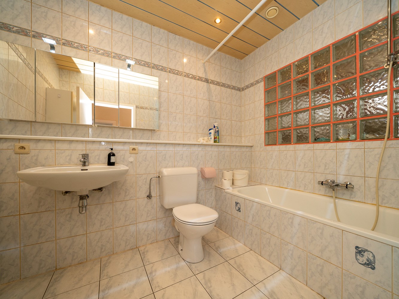 Veelzijdig hoekpand in het centrum van Schepdaal 