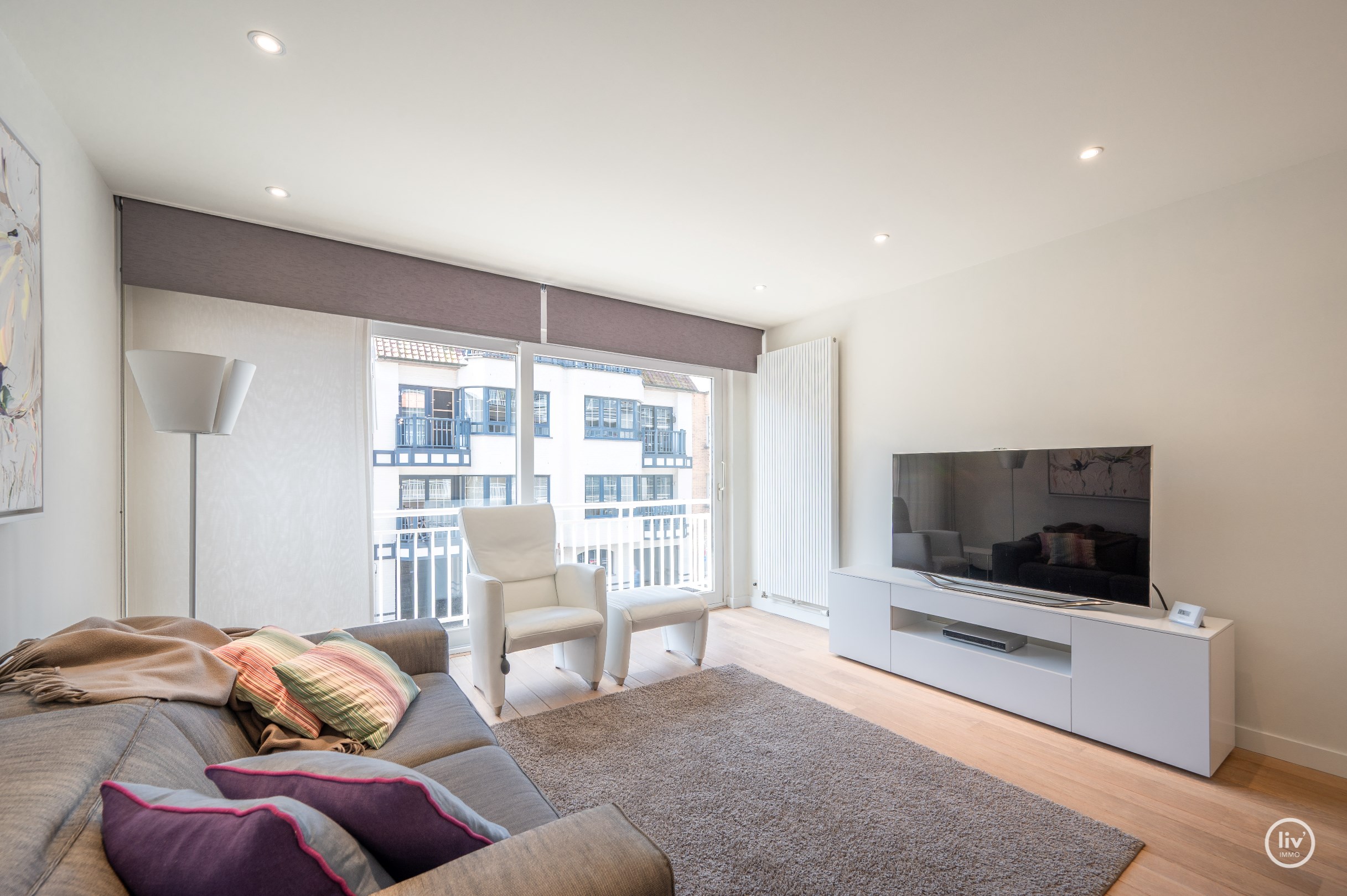 Bel appartement avec une grande terrasse ensoleillée situé dans une rue calme de l'avenue Dumortier. 