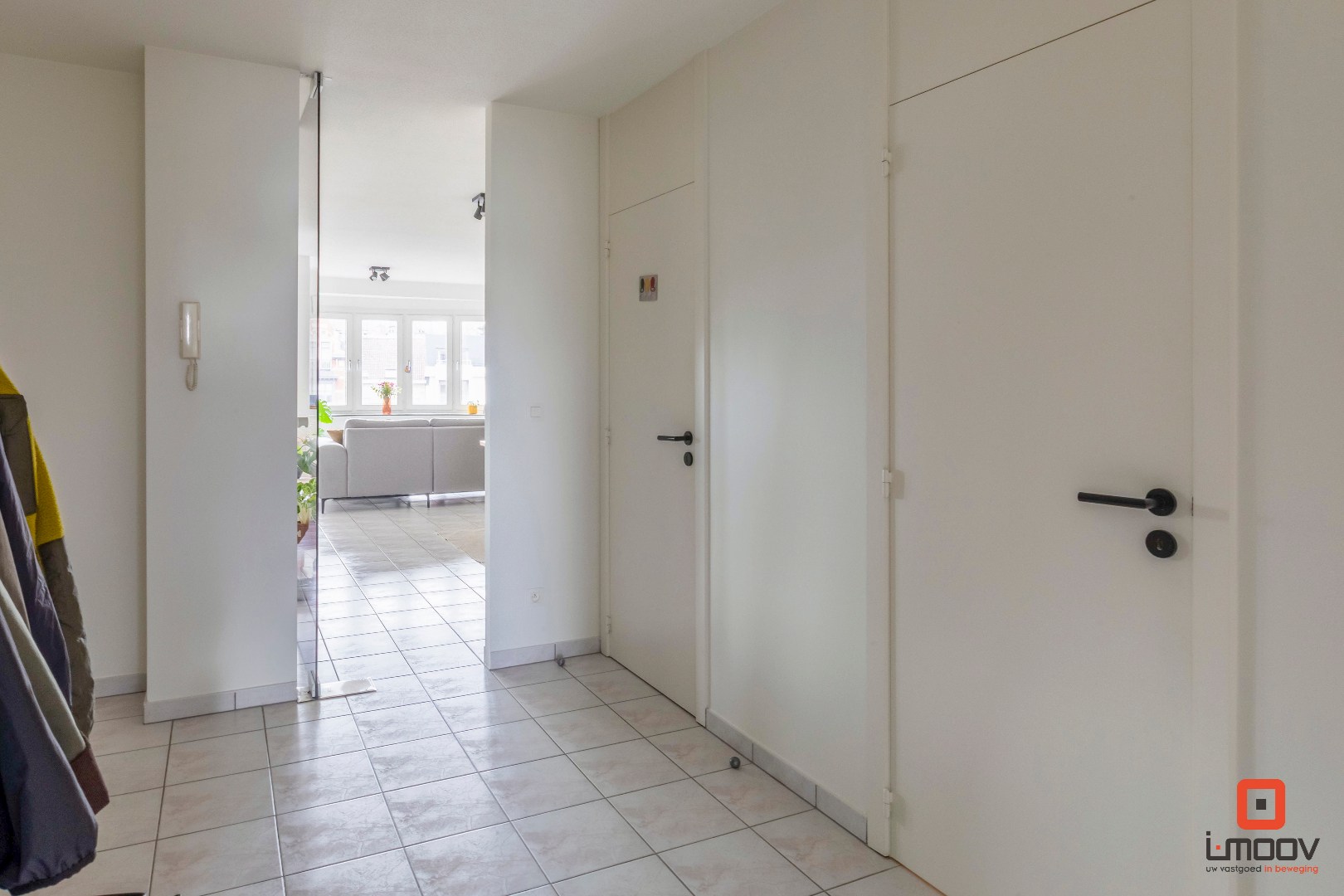 Lichtrijk tweeslaapkamer appartement met uniek waterzicht op Coupure Rechts 