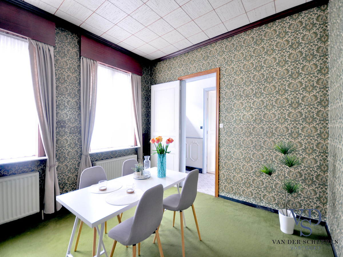 Degelijke en stijlvolle herenwoning. Uitstekend gelegen ! 