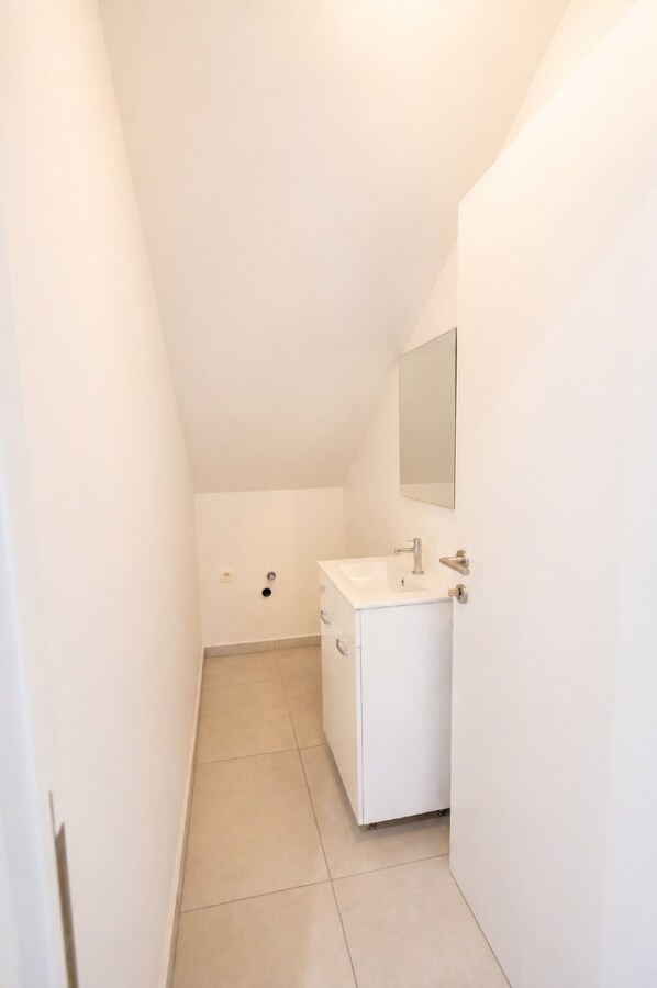 EXCLUSIEF GERENOVEERDE WONING NABIJ SPUIKOM 
