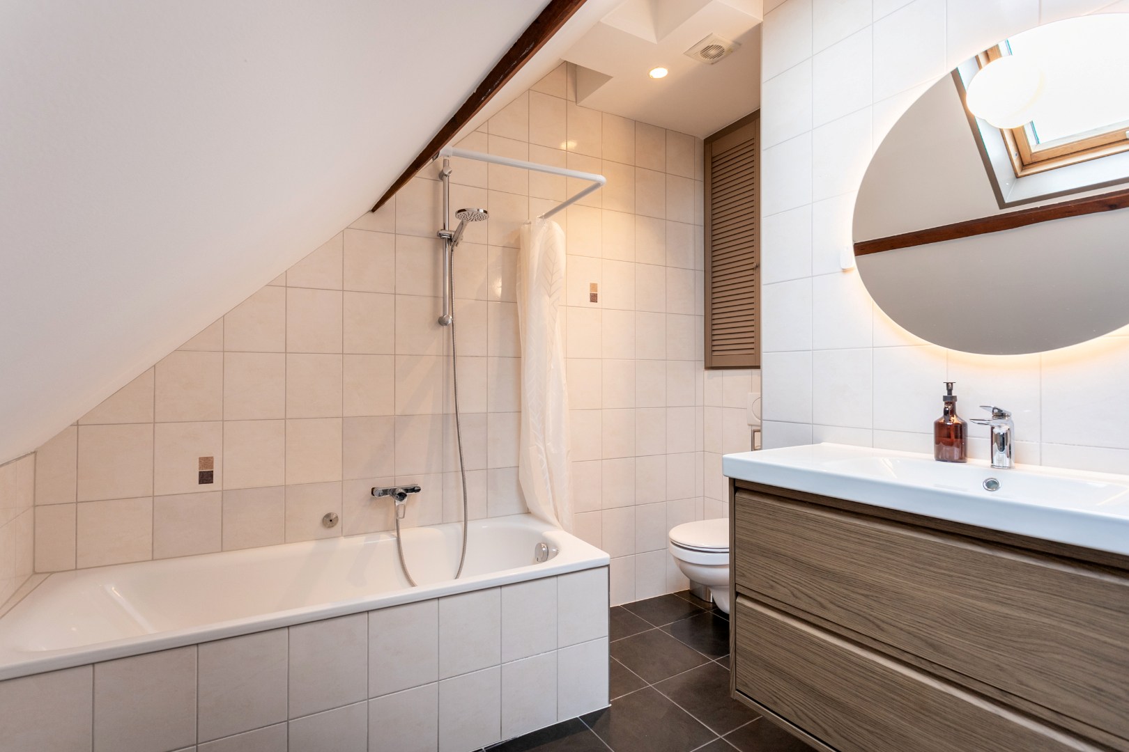 Opbrengsteigendom te koop met 3 app (+-100m²) én garagebox 