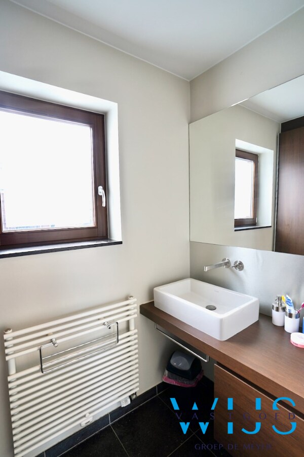 Schitterend karaktervol woonhuis met 5 slaapkamers te Assenede ! 