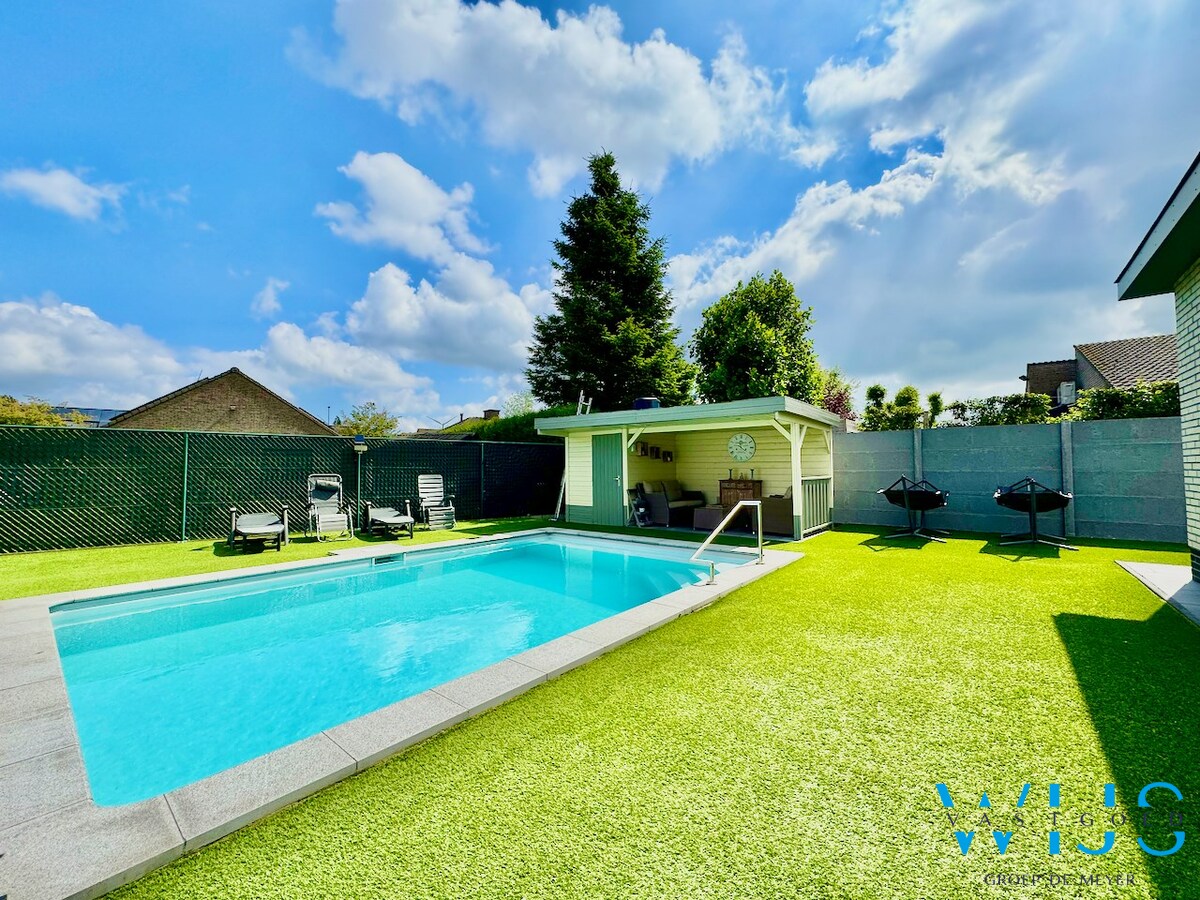 Bungalow met zwembad &amp; bijgebouw te Ertvelde ! 