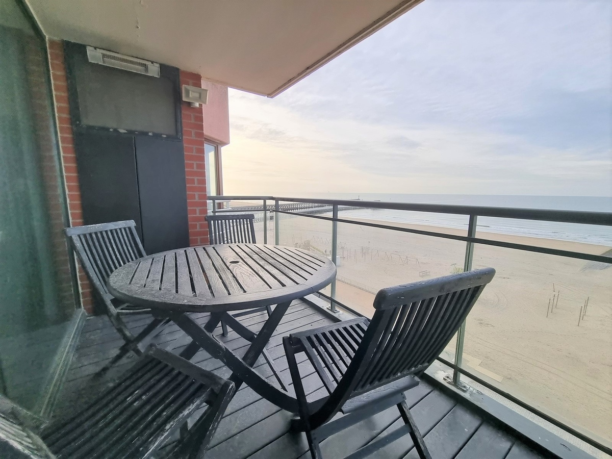 Designappartement met terras op de Zeedijk - Blankenberge 