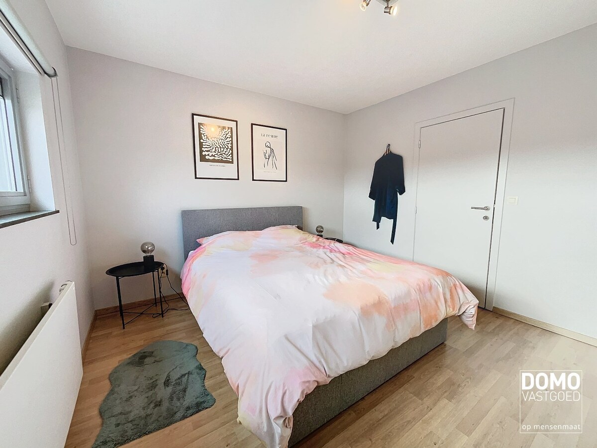 Knap en ruim appartement in het centrum van Kermt, inclusief een buitengewoon terras. 