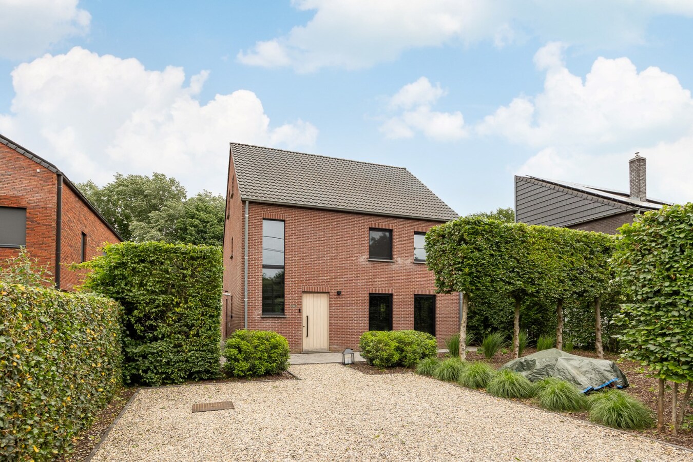 Moderne villa met zwembad op een toplocatie te Schilde! 