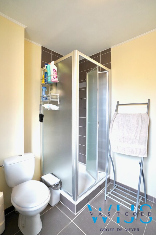 Charmant instapklaar tweeslaapkamer appartement in centrum Ertvelde! 