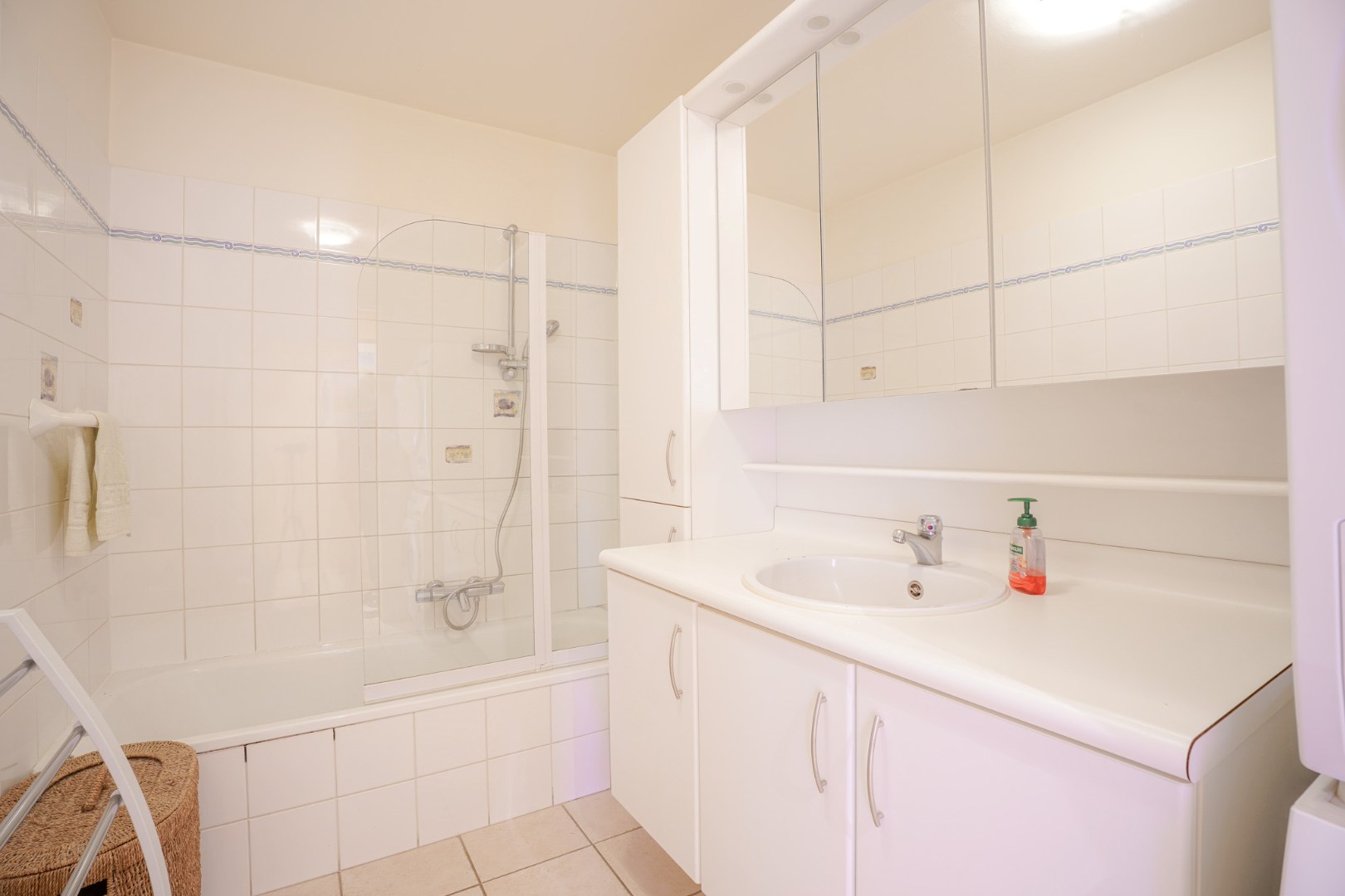 Instapklaar 2-slaapkamerappartement (89m² + 8m² terras) nabij de haven van Nieuwpoort. 