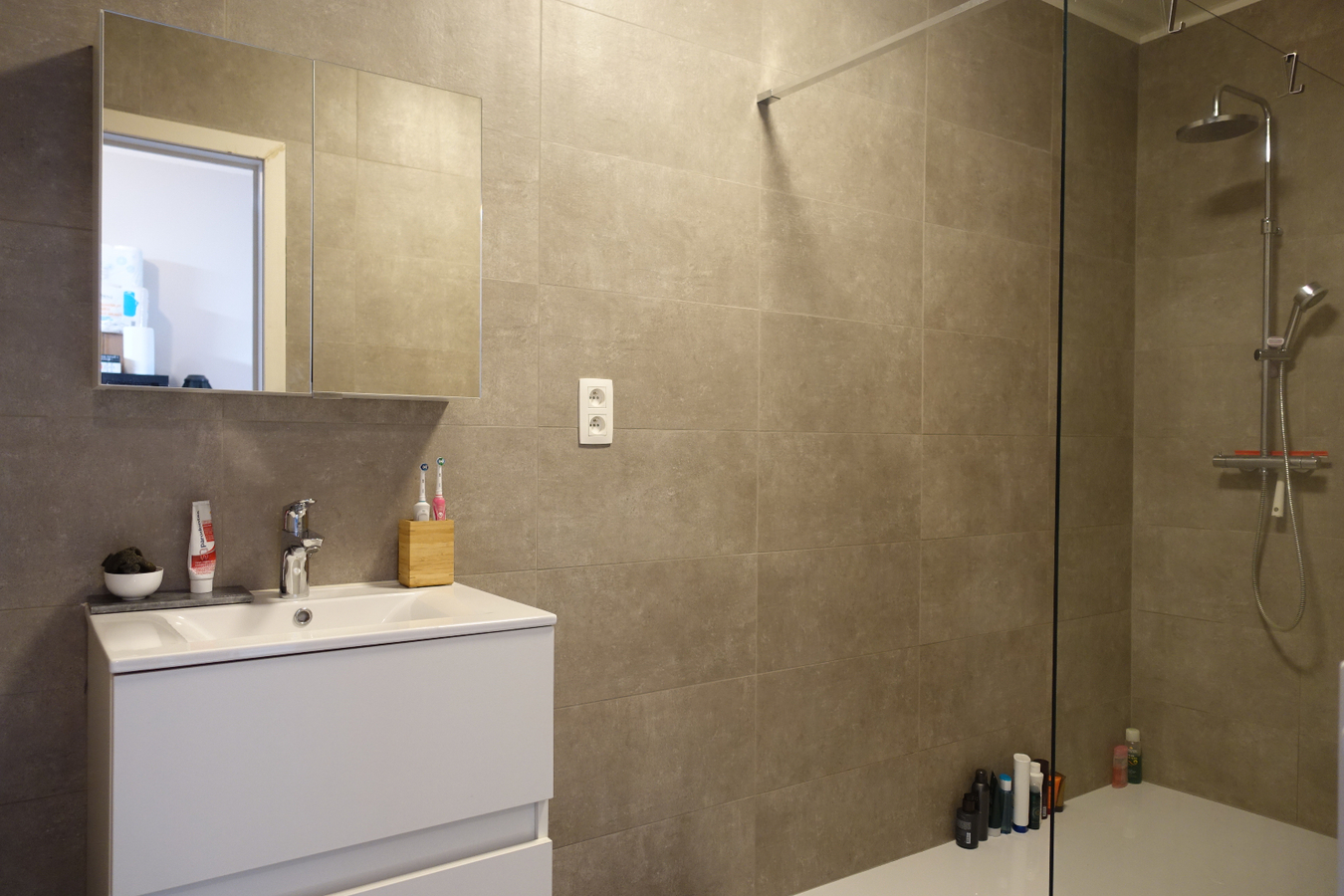 Instapklare woning met zonnige tuin in het centrum van Eernegem 