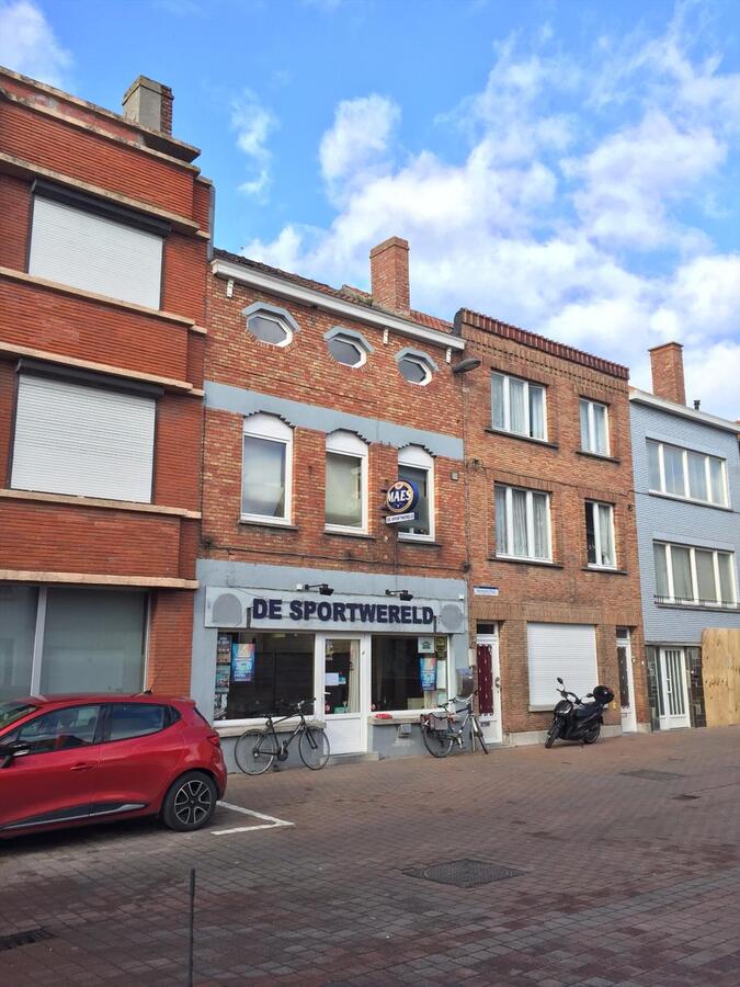 CENTRAAL GELEGEN  RUIM PAND MET ZEER VEEL POTENTIEEL 