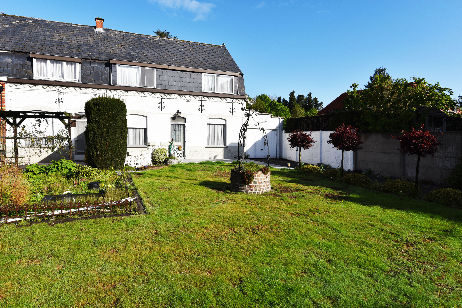 Te renoveren woning op 431m²  te centrum Waarschoot 