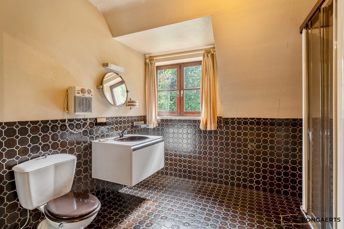Prachtige villa met praktijkruimte en royale tuin in Houthalen-Oost 