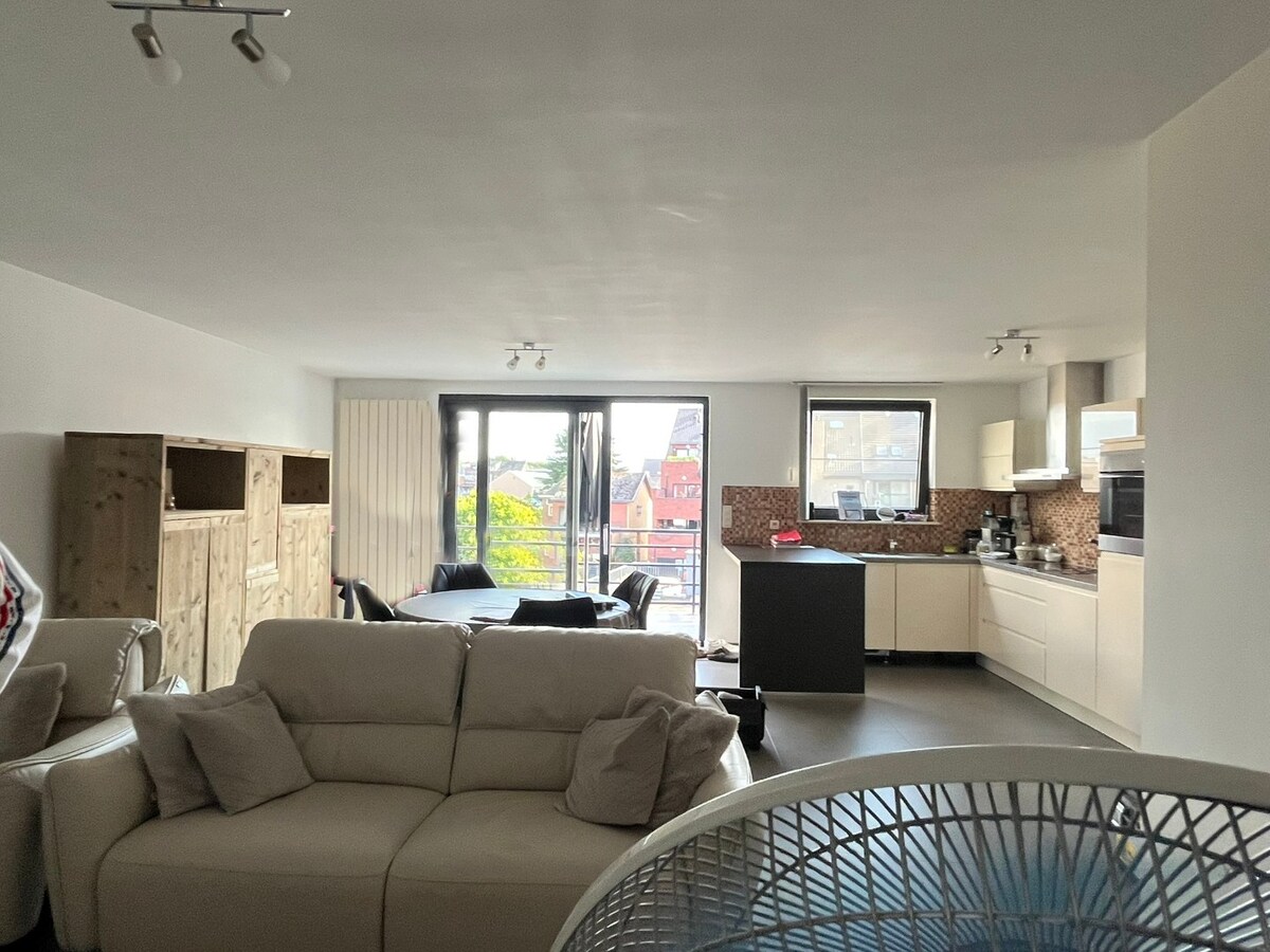 Gerieflijk appartement met 2 slaapkamers in Maasmechelen, gerenoveerd in 2012, EPC B 