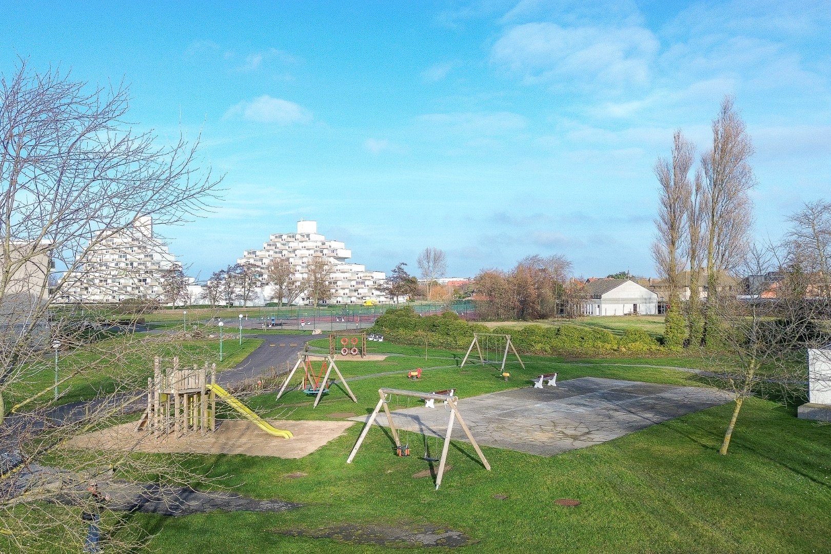 Verzorgd éénslaapkamerappartement met terras en staanplaats in Vosseslag 