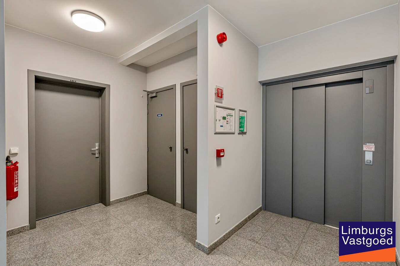 Gelijkvloers appartement (105m²), 2 slpk, tuin/terras, autostaanplaats + kelderberging 