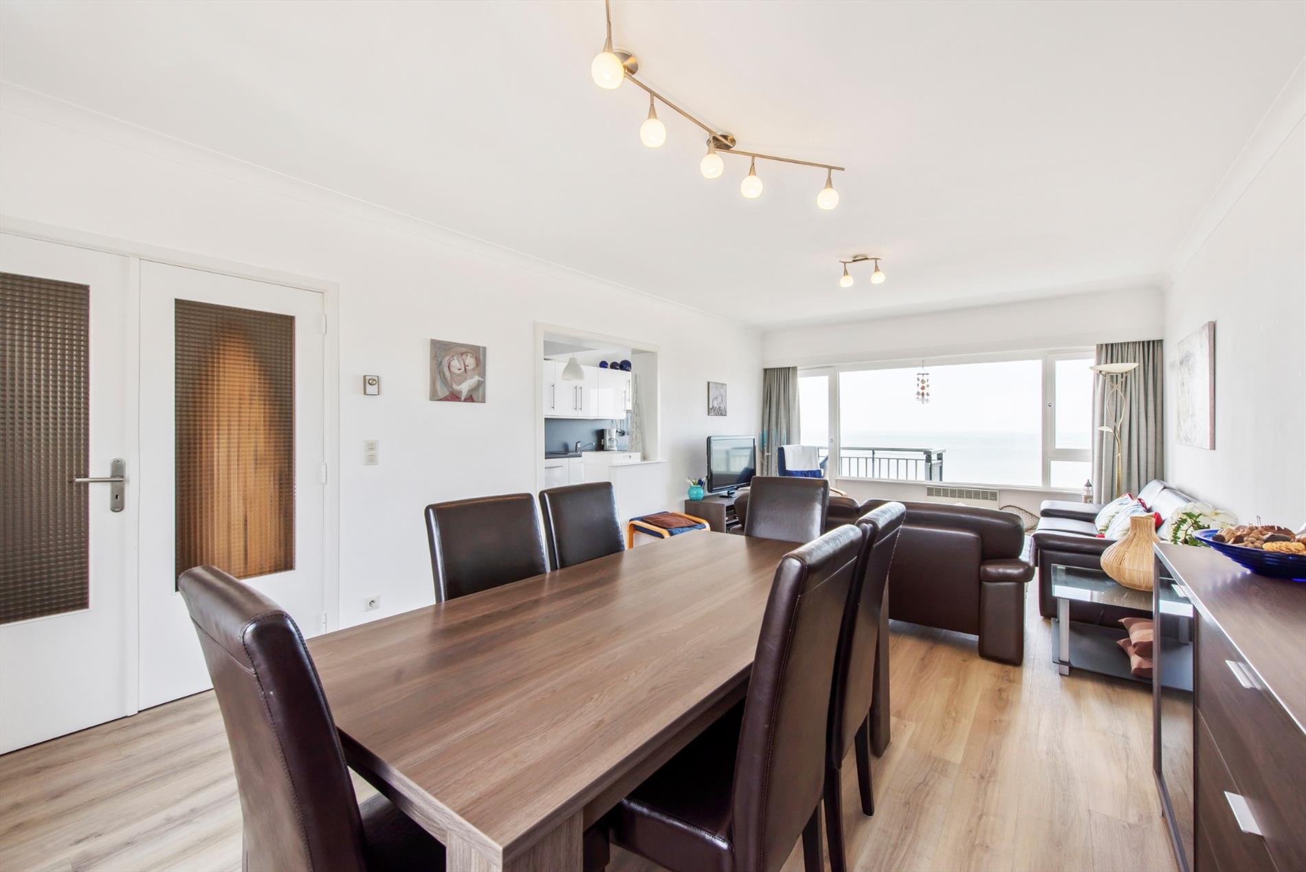 LUXUEUS VAKANTIE APPARTEMENT MET ZICHT OP ZEE EN STAD 