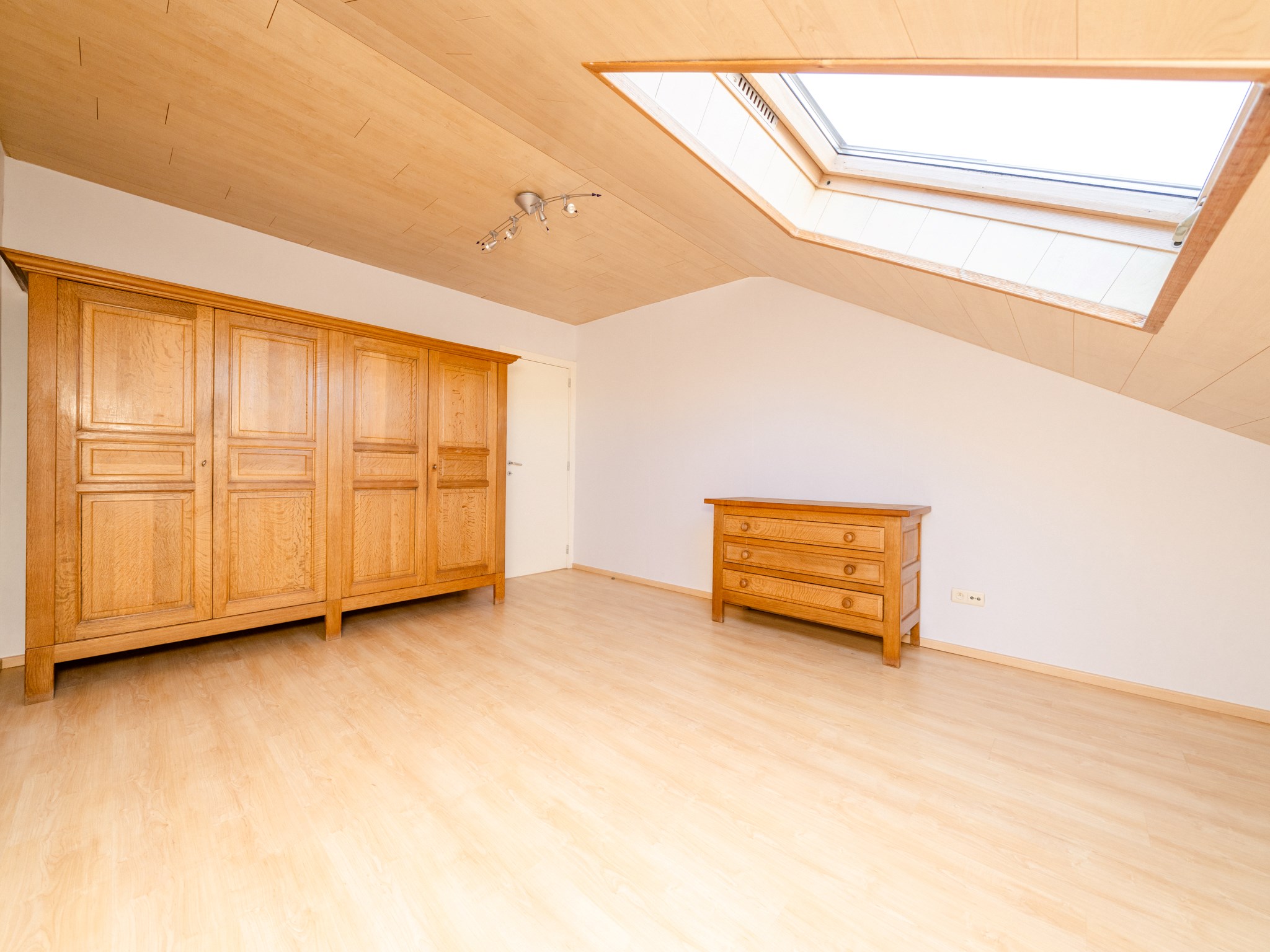 Energiezuinige, recente woning met 3 kamers, garage en tuin 