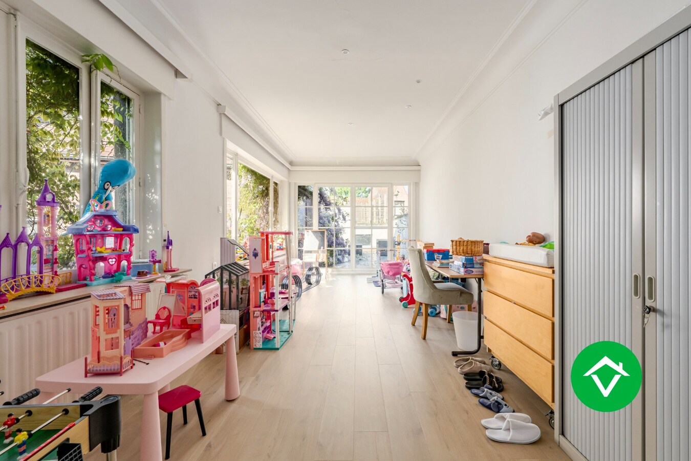 Ruim triplex appartement met 5 slaapkamers, in het centrum van Torhout 