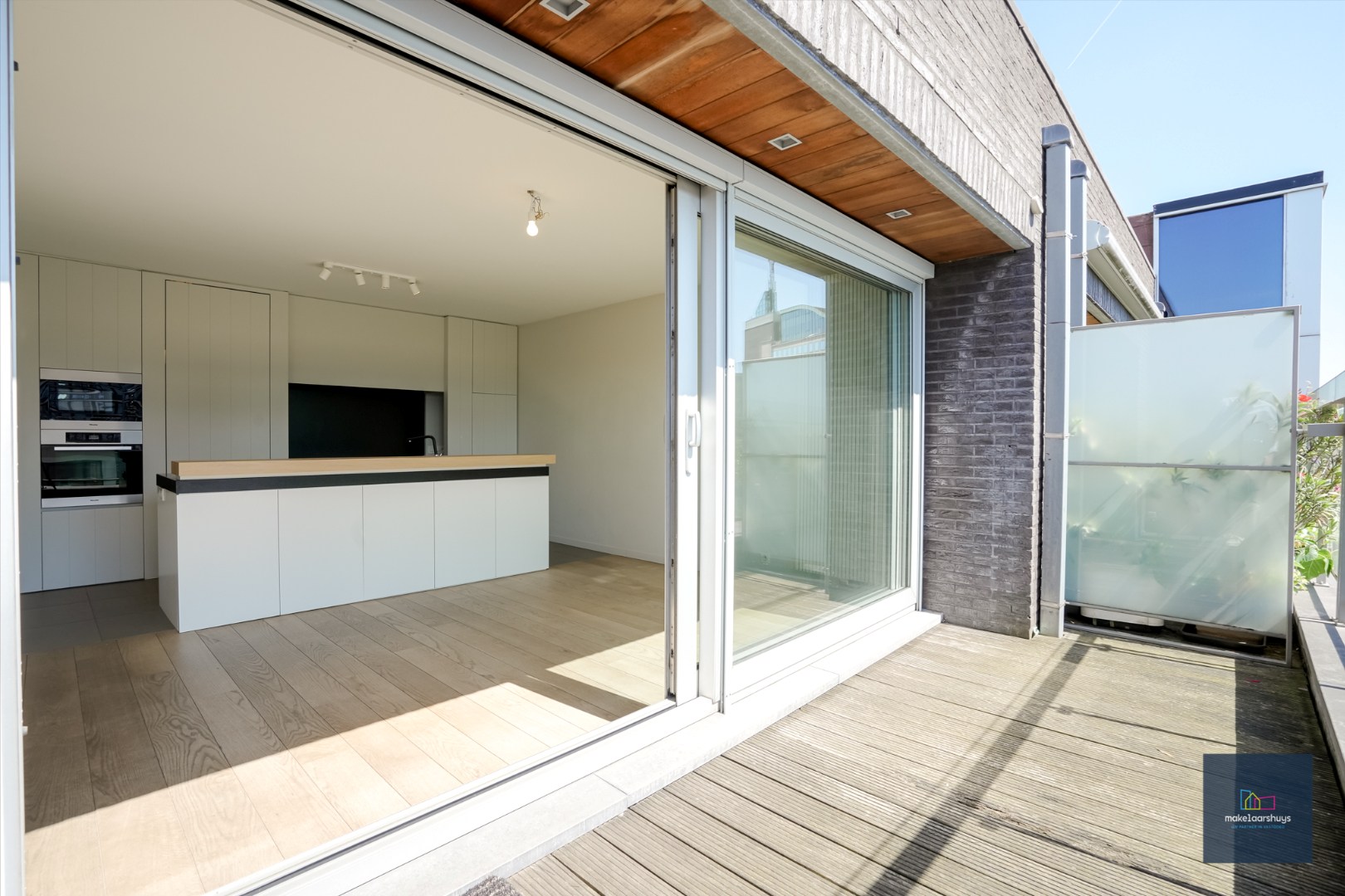 Ruim dakapp. met 2-slp. terras, kelder en garage 