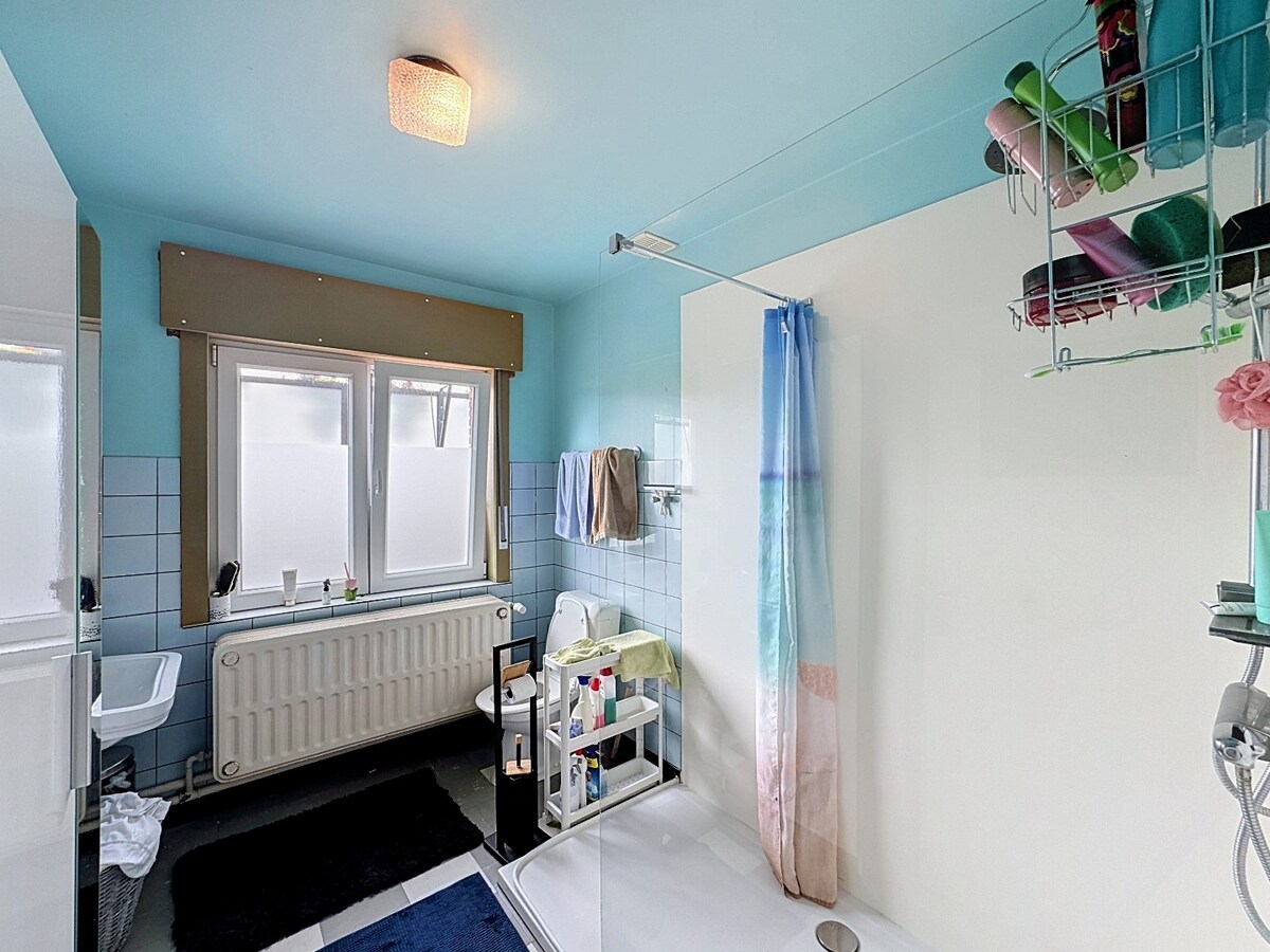 Woning met veel opbergruimte te Zomergem! 