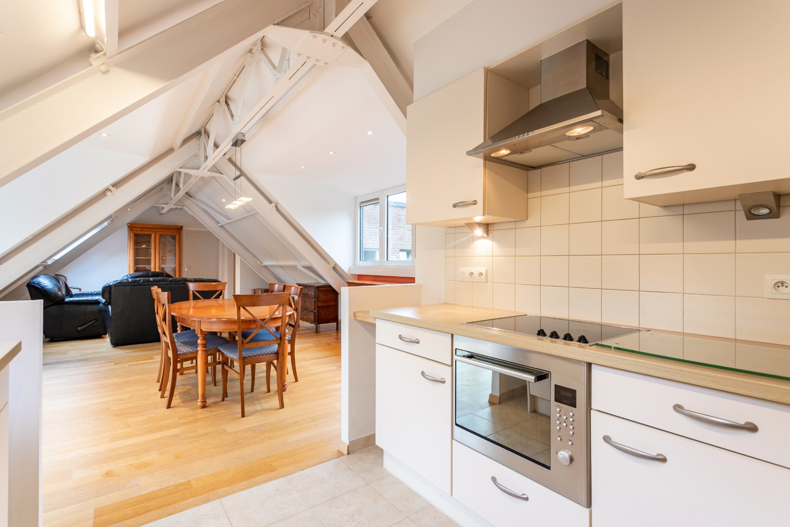 Uniek gelegen 1-slpk-appartement met ruim terras en garage in het Kluisbos 