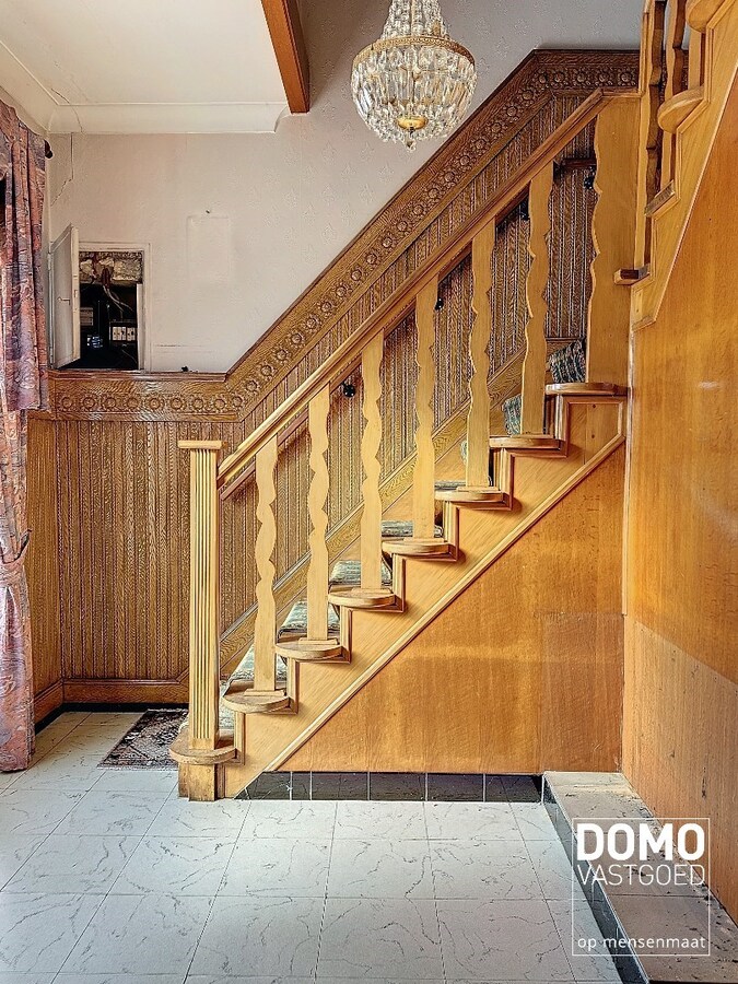 Ruime open bebouwing met tuin gelegen te Kermt. 