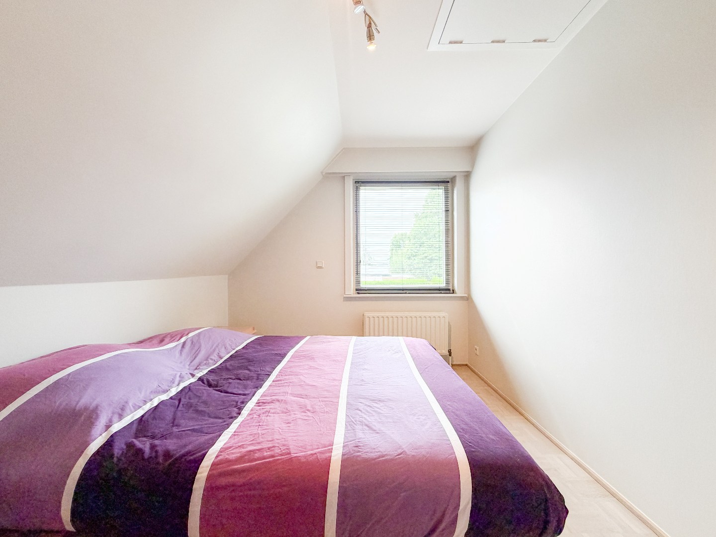 Ruime villa met prachtige tuin en hoogwaardige afwerking, perceel van 1891 m², rustig gelegen te Torhout 