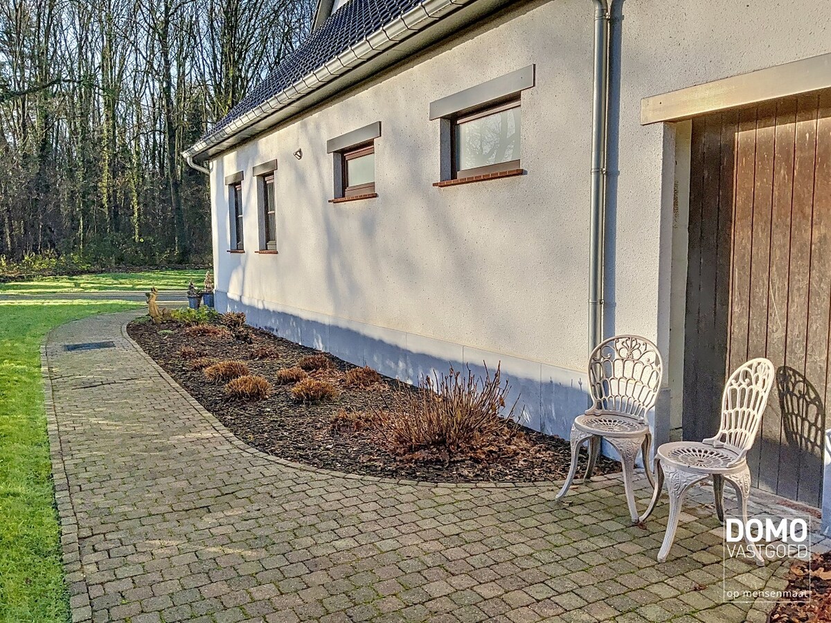 Authentieke open bebouwing met uniek uitzicht en dit in een groene omgeving. 