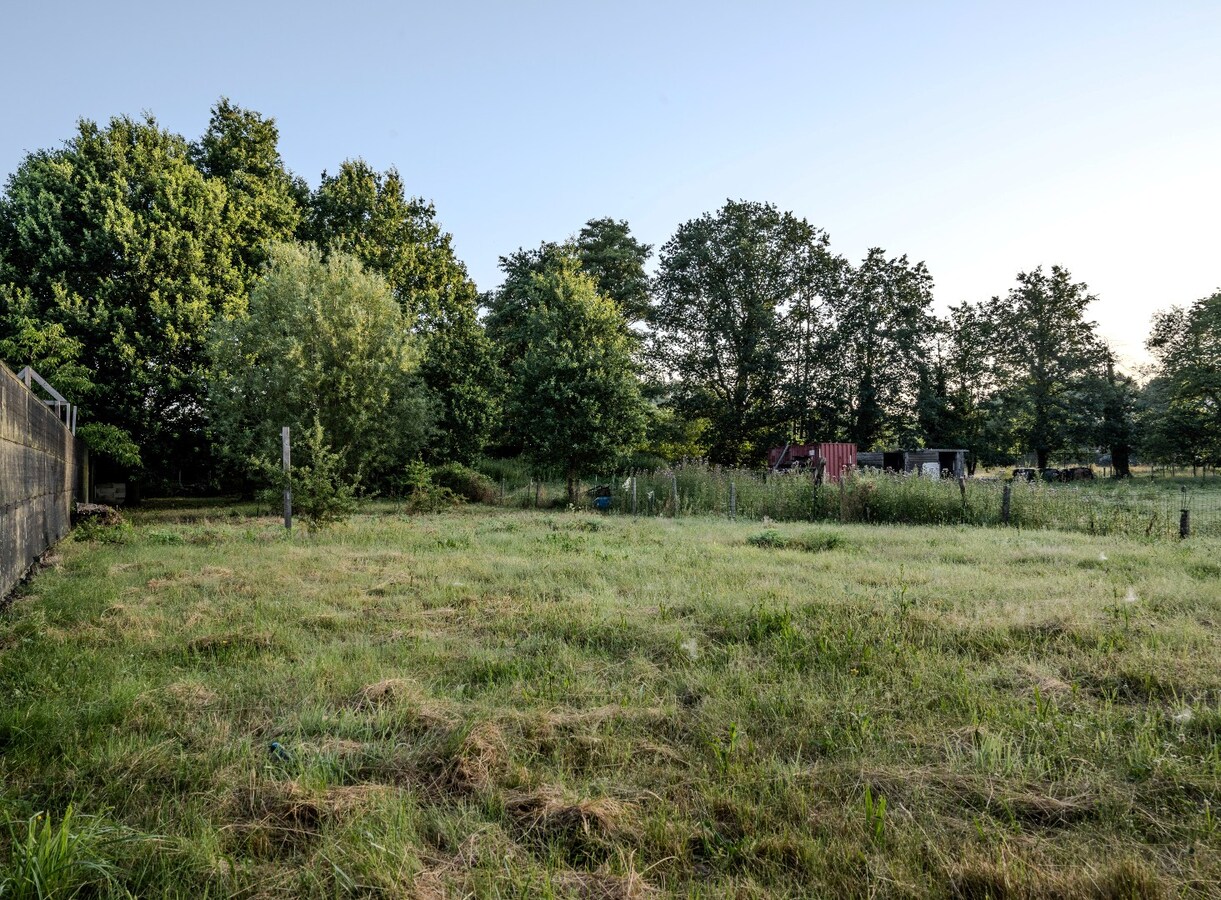 Ruim huis met vergunde stal 