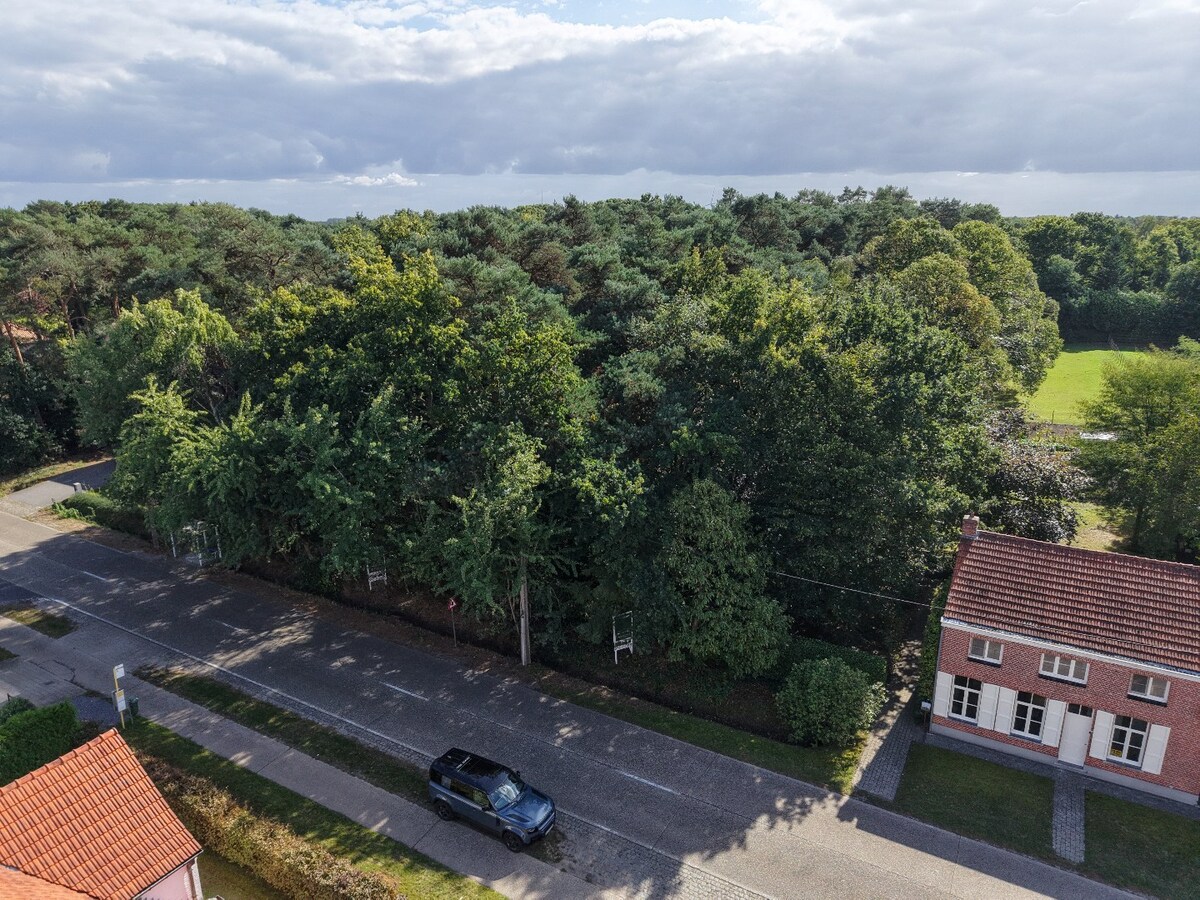 Ruim perceel bouwgrond van 2.709 m² met ideale zuidoriëntatie in Zoersel 