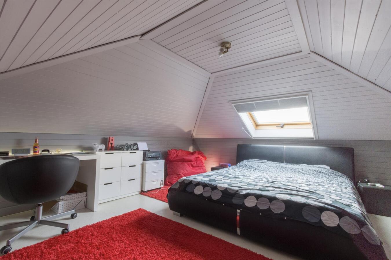 Ruime hedendaagse villa met buitenzwembad 