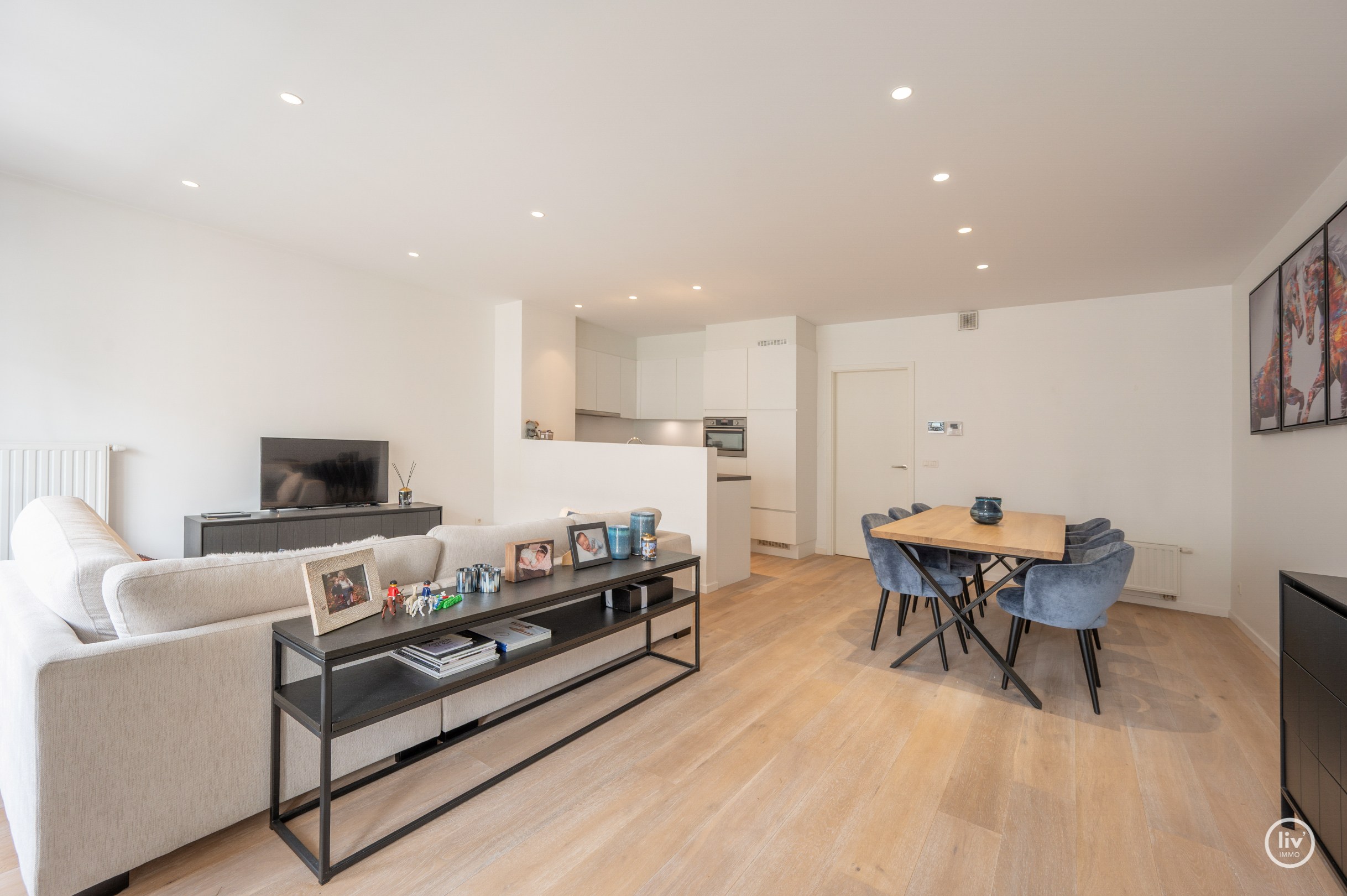 Appartement spacieux et récent (2015) avec une agréable terrasse dans un emplacement agréable sur l'avenue Léopold à Knokke. 