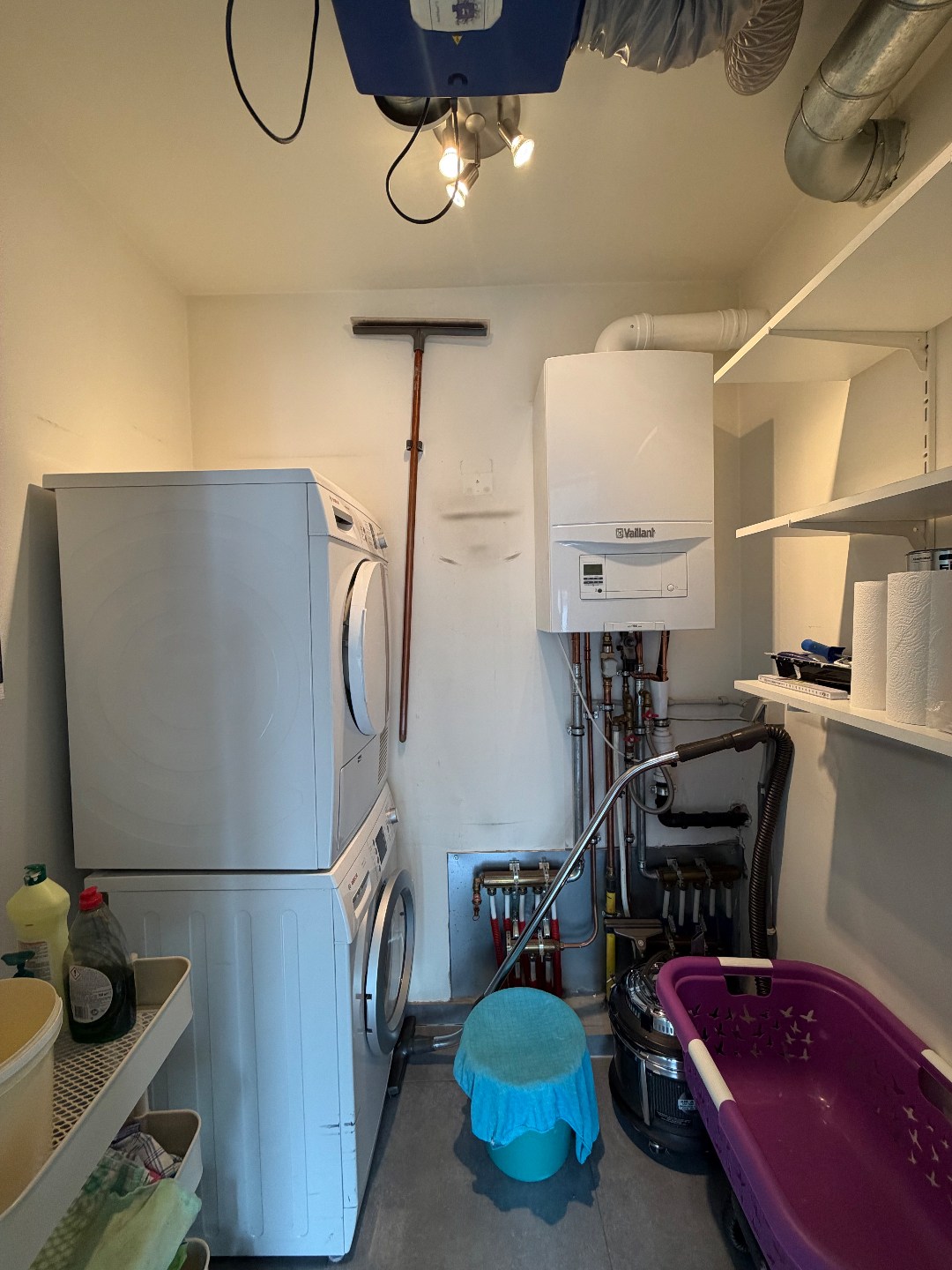 Gezellig en mooi appartement met 2 slaapkamers en autostaanplaats te huur in centrum van Geel! 