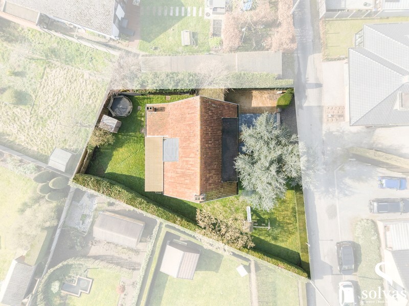 Prachtige open bebouwing met tuin, terras, garage en 4 slaapkamers in Lotenhulle 