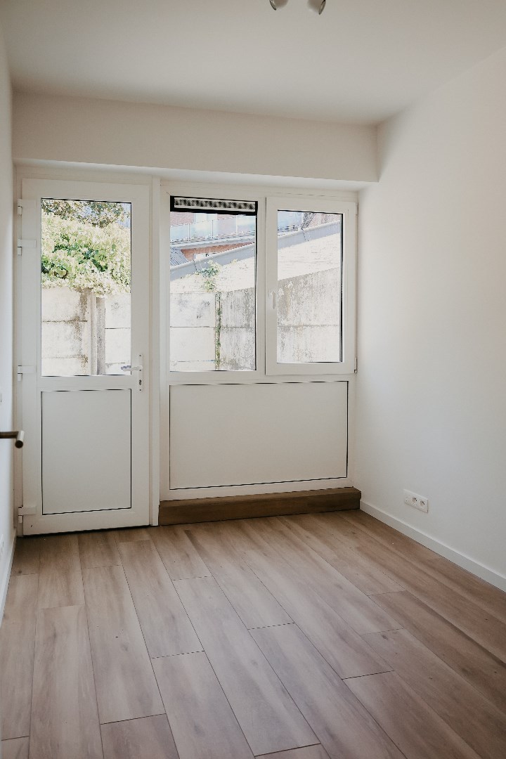 Prachtig gelijkvloers appartement met 3 slaapkamers en terras, midden in het centrum! 