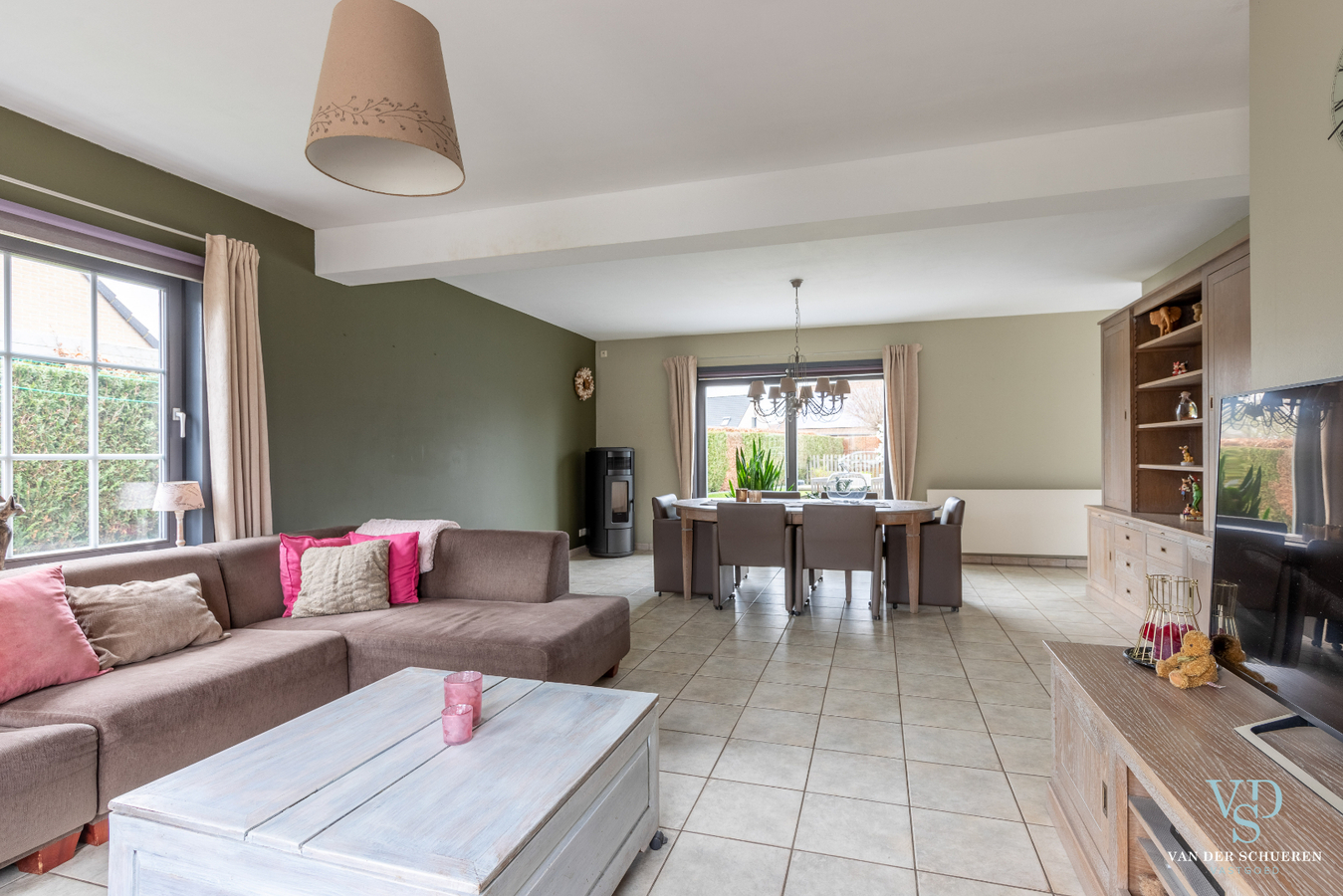 Energiezuinige, eigentijdse villa met zwembad. 