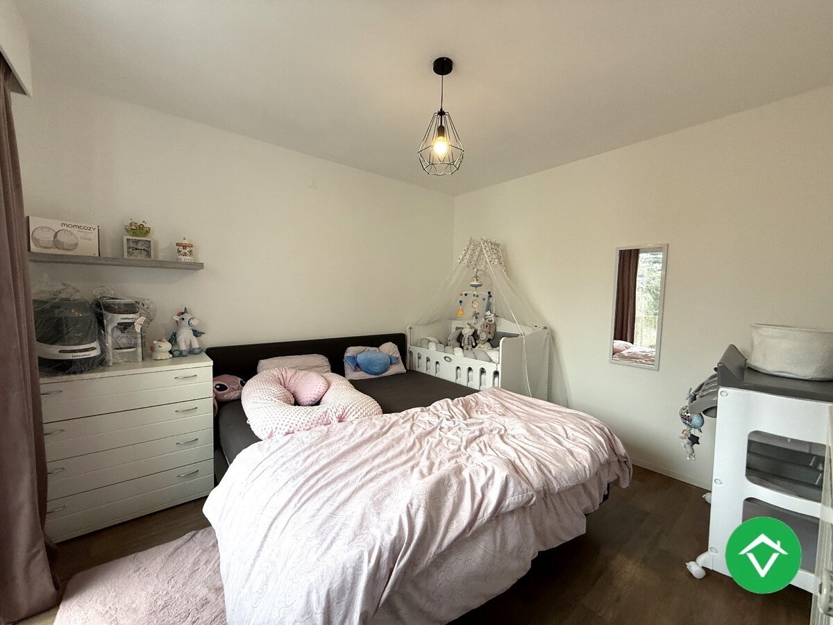 Instapklaar appartement met twee slaapkamers en garage te Roeselare 